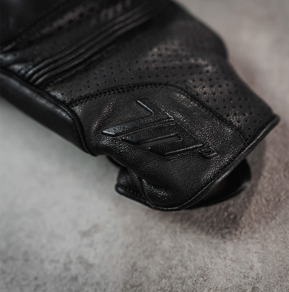 SD1202001-Manusi-barbati-Urban-vara-Seventy-model-SD-C20-Rebel-culoare-negru-degete-tactile-1 Manusi barbati Urban vara Seventy model SD-C20 Rebel culoare: negru